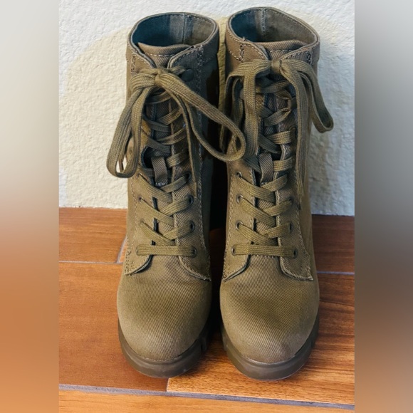 NWOB Esprit Women’s KENDRA Army Olive Green Platform Combat Ankle Boots Size: 8 - Picture 2 of 8